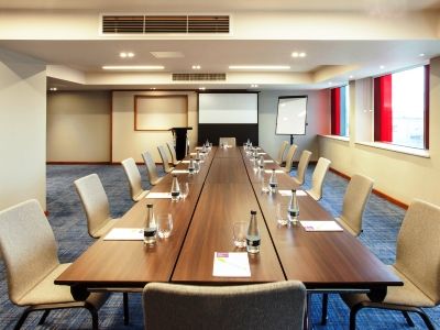 Hyatt Place West London Hayes Hotel 4*