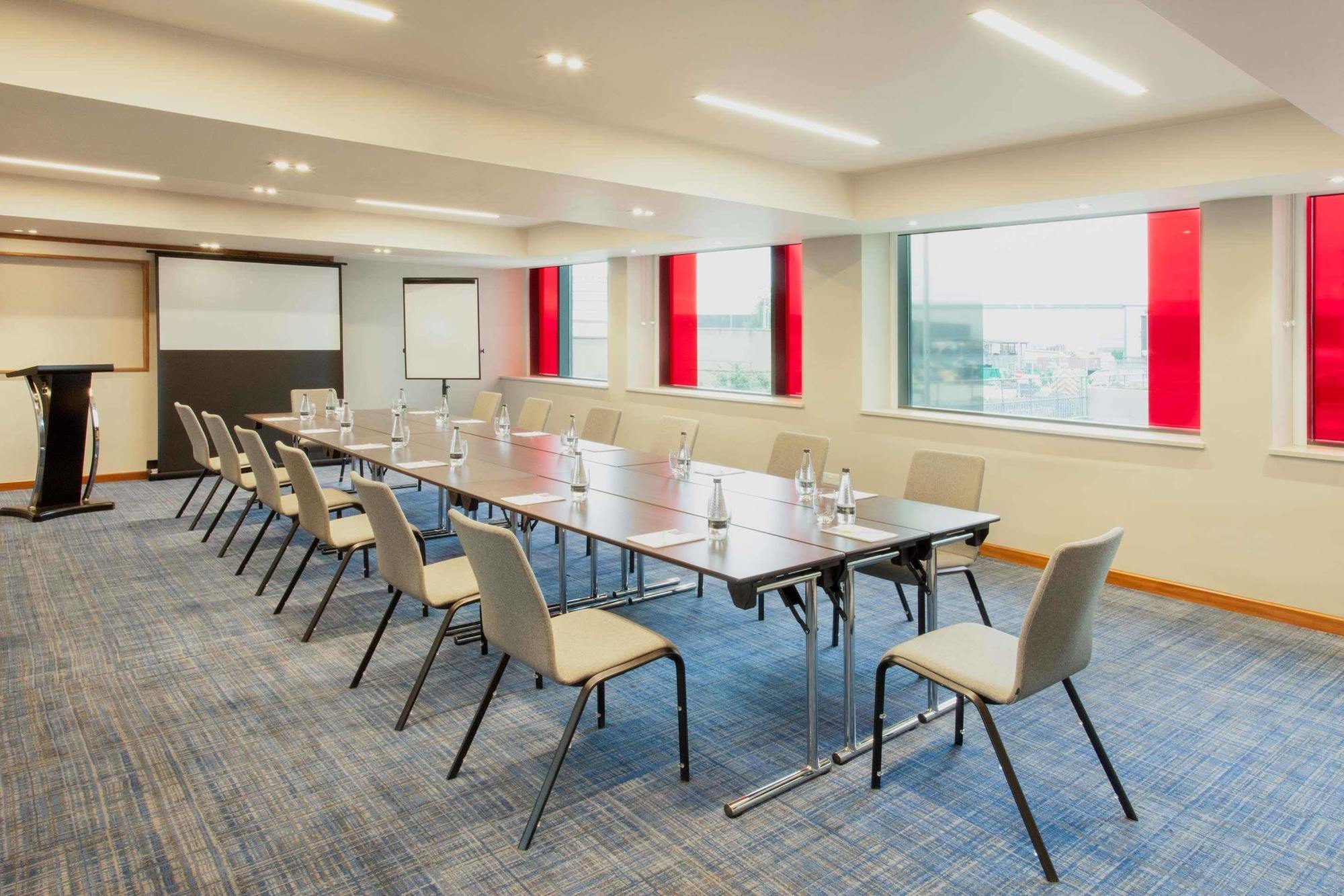 Hotel Hyatt Place West London Hayes 4*